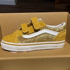 • Vans • New in box Old Skool V Kids Sneakers - Glitter Champagne Gold size 9